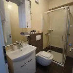Plaza Apartment *