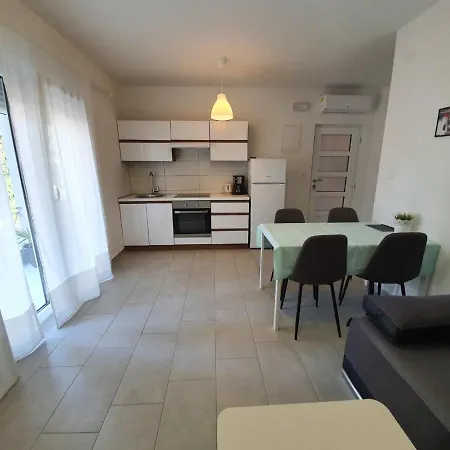 Apartment Plaza *
